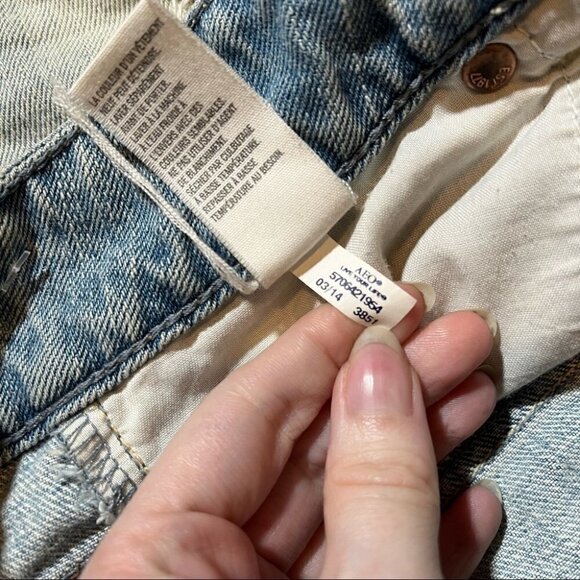 American Eagle Light Wash Distressed Cut Off Shorts Frayed Hem - Picture 8 of 8